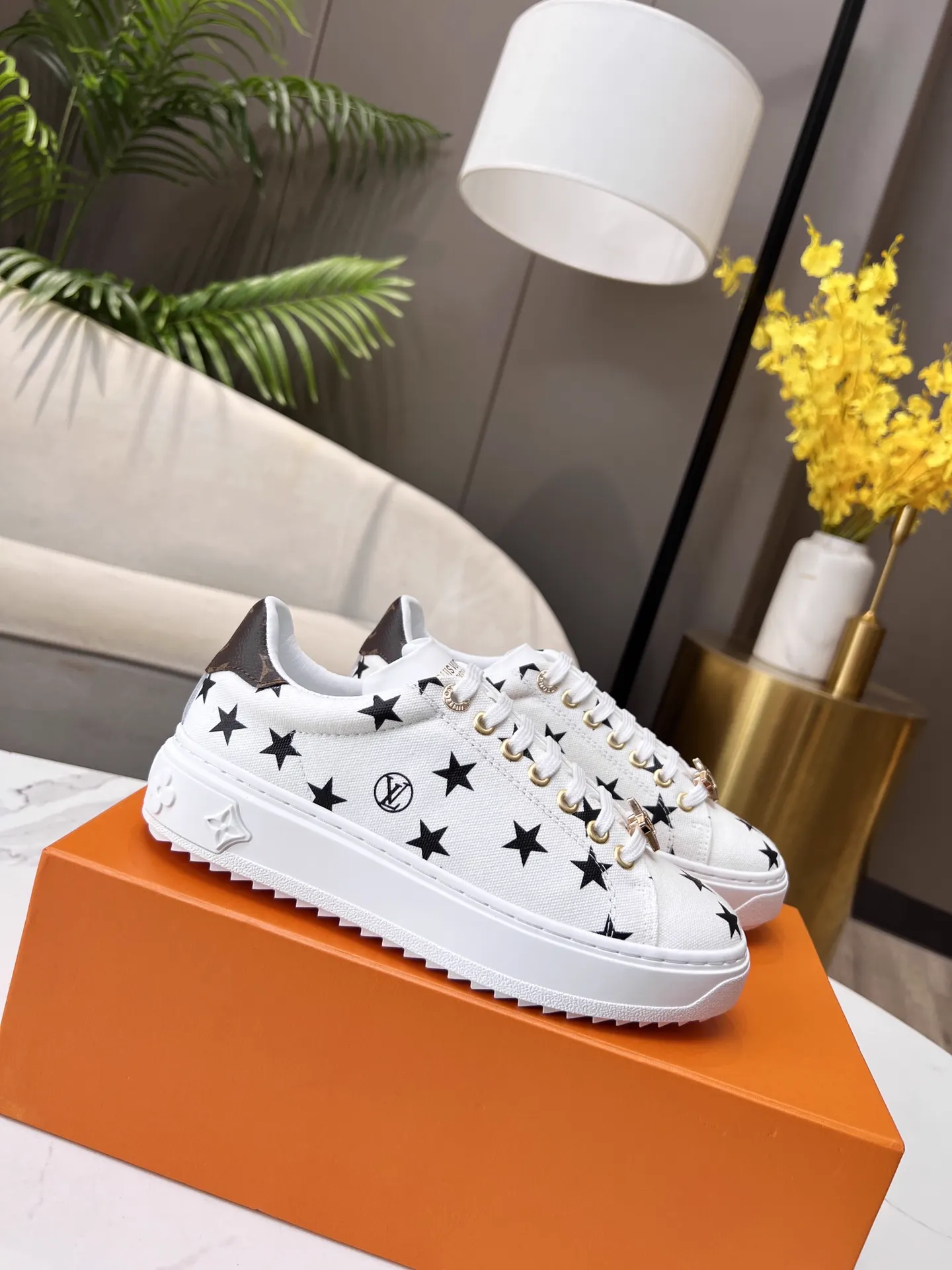 LV Latest Sports Shoes Silk Cowhide and Canvas image 1