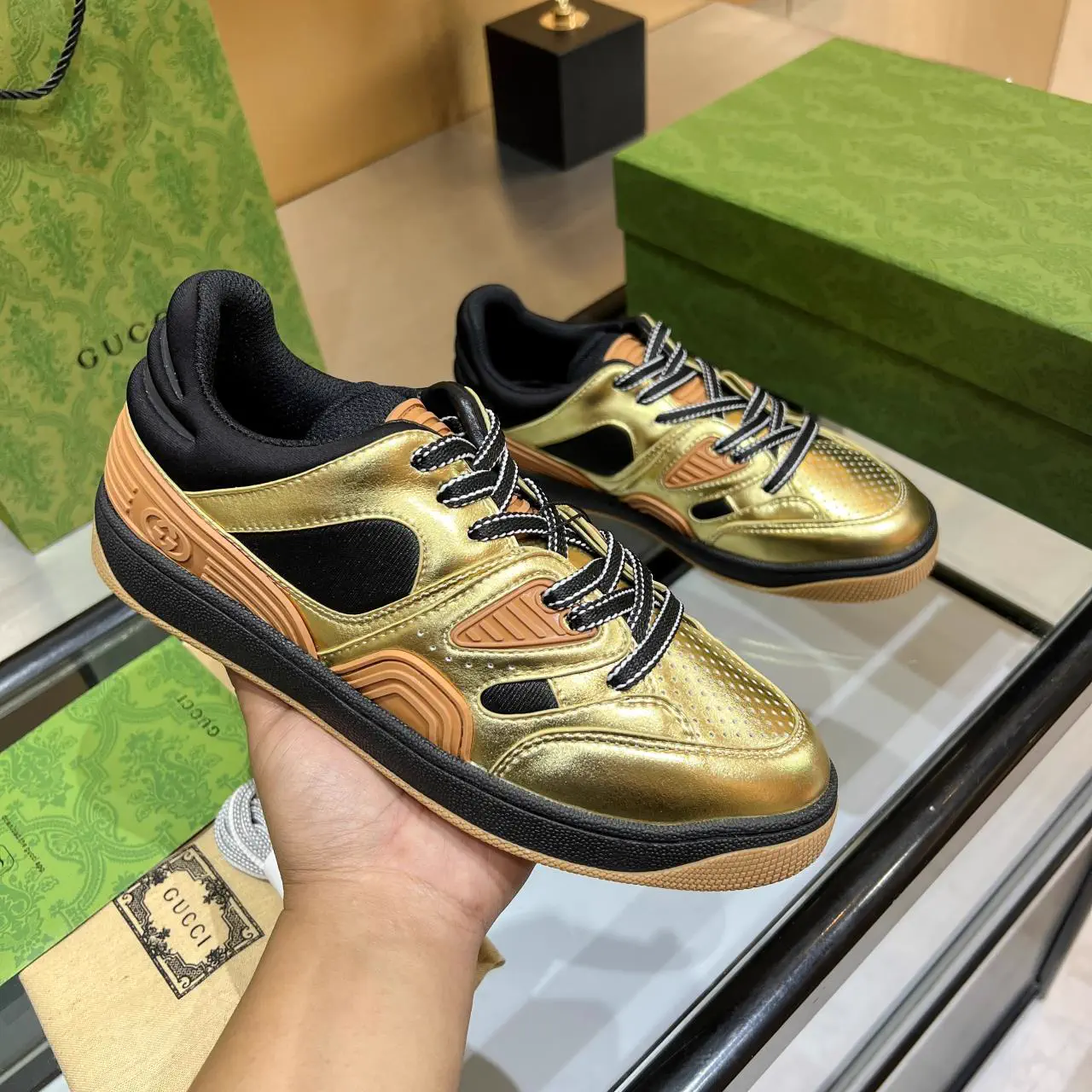 Gucci Low-Top Sneakers image 1