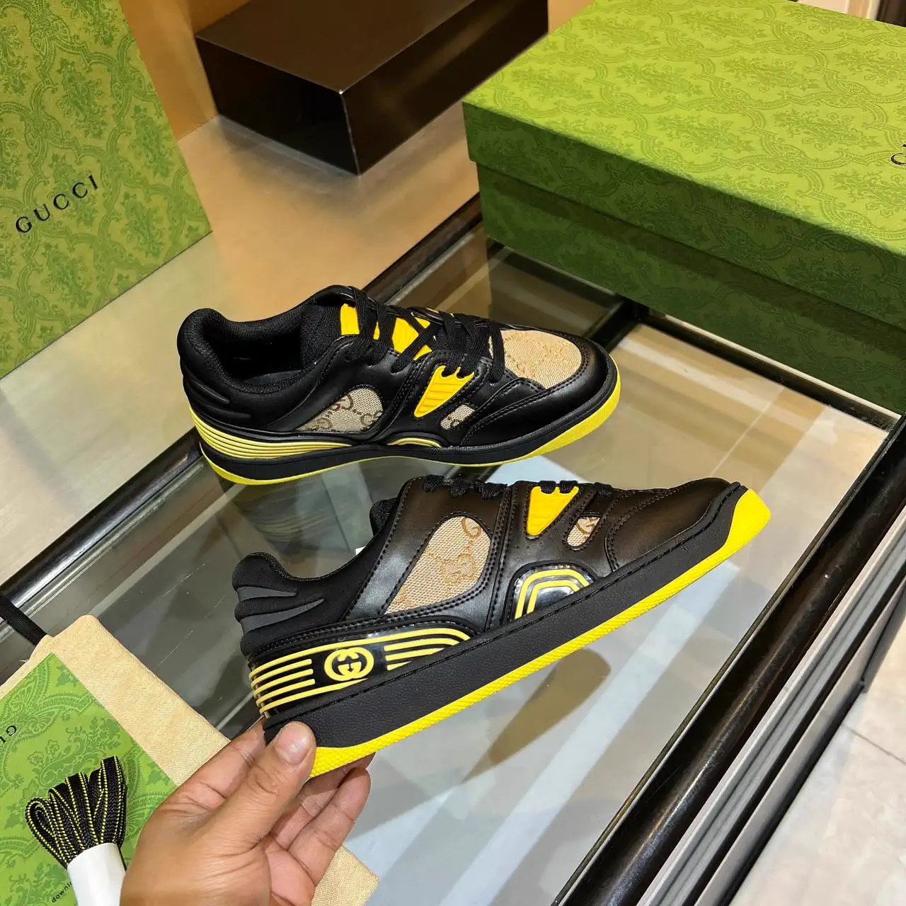 Gucci Low-Top Sneakers image 1