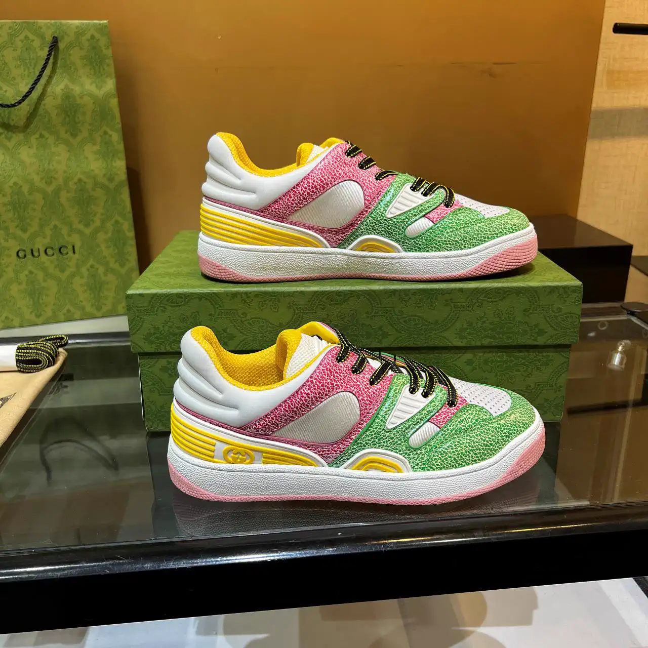 Gucci Low-Top Sneakers image 1