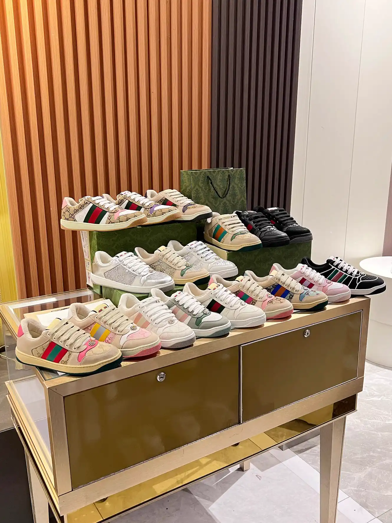Gucci Low-Top Casual Sneakers image 1