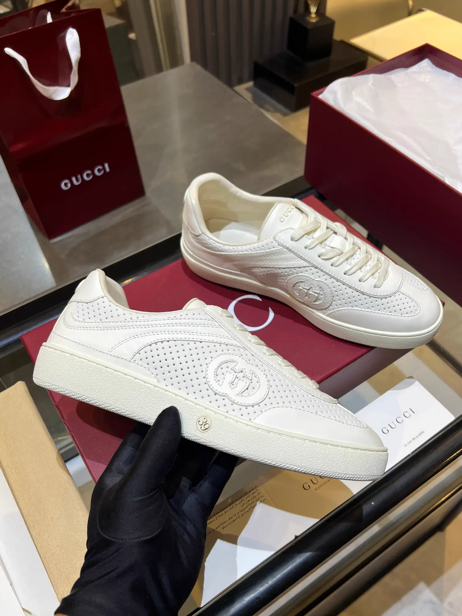Gucci Unisex Retro Low-Top Casual Sneakers image 1