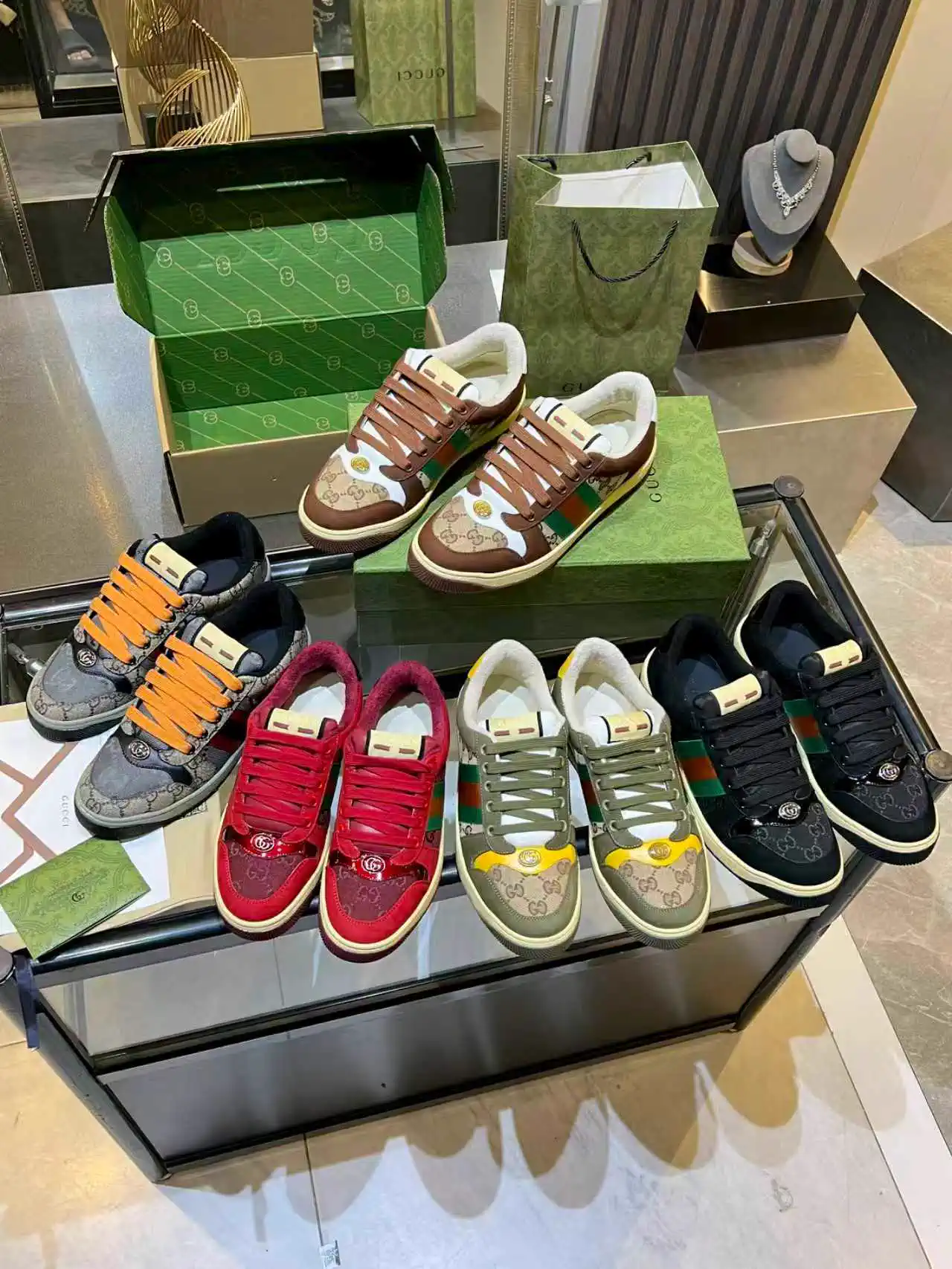 Gucci Low-Top Casual Sneakers image 1