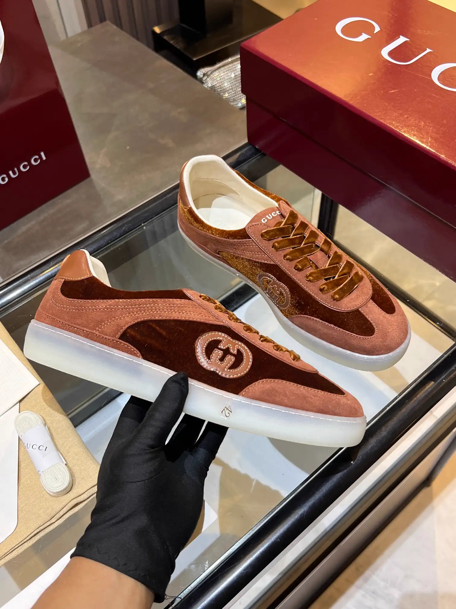 Gucci Low-Top Casual Sneakers image 1