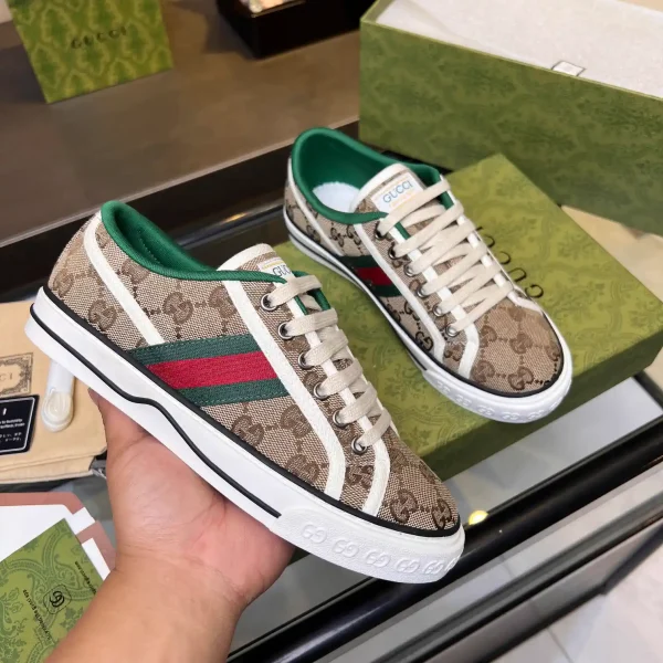 Gucci Low-Top Casual Sneakers image 1