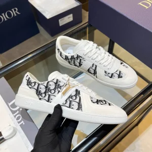 Classic Comfortable Cowhide Low-Top Sneakers image 1