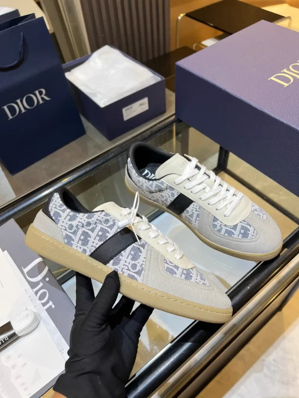 Classic Comfortable Low-Top Sneakers image 1