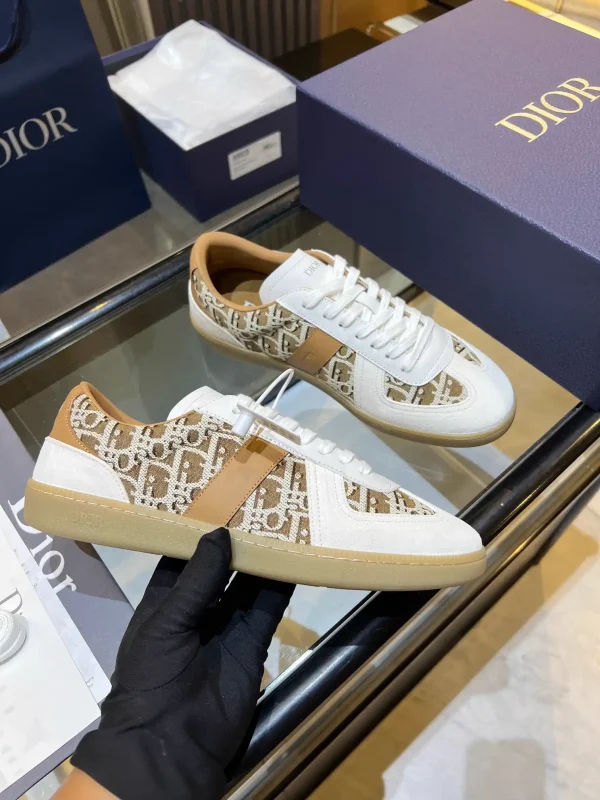 Classic Comfortable Low-Top Sneakers image 1
