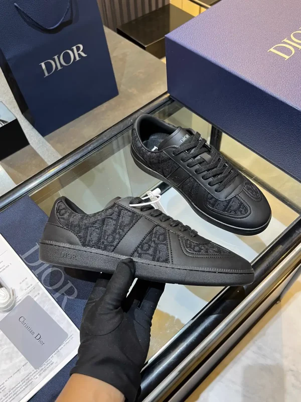 Classic Comfortable Low-Top Sneakers image 1