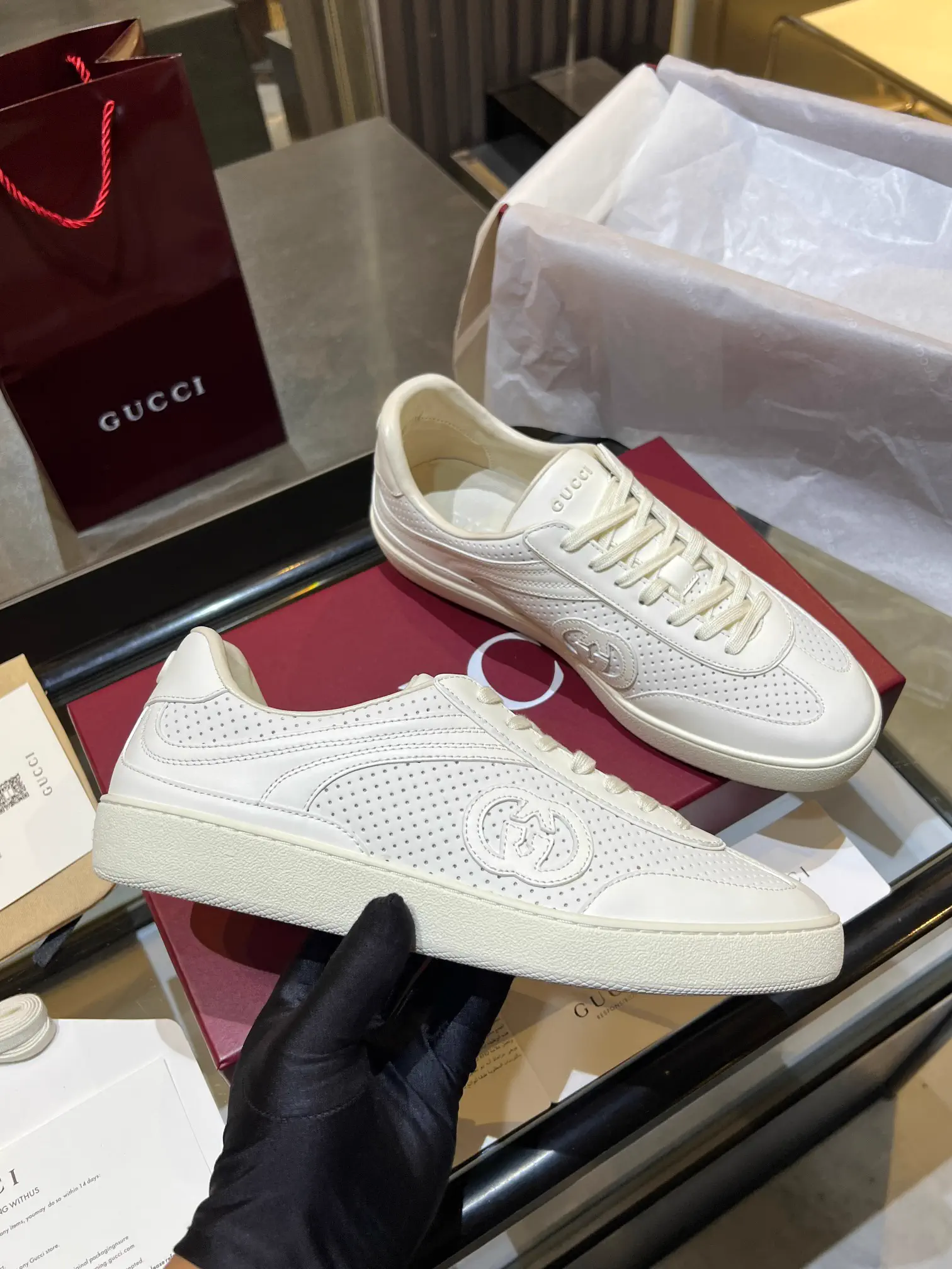 Gucci Unisex Classic Retro Low-Top Sneakers image 1