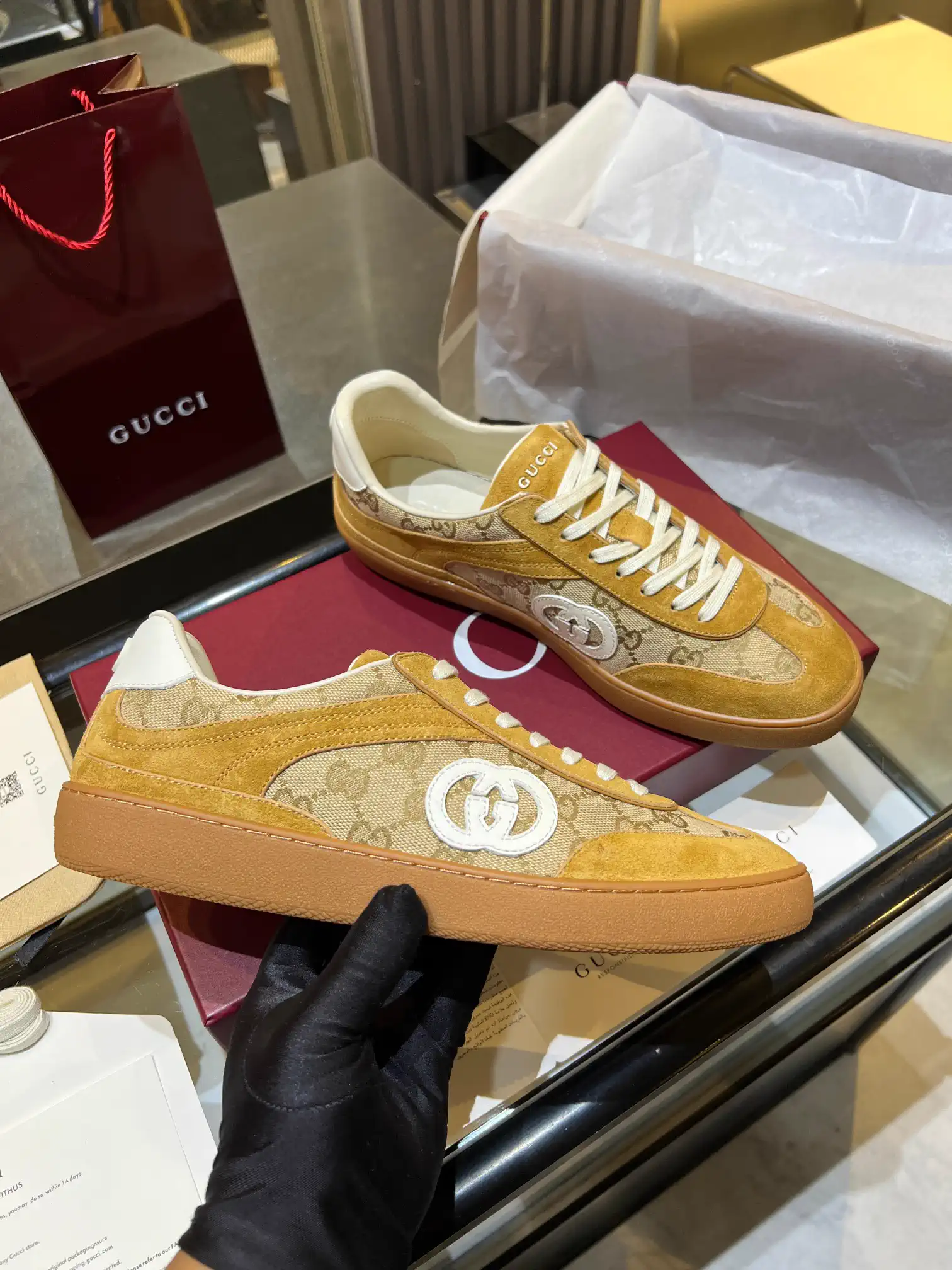 Gucci Unisex Retro Low-Top Sneakers image 1