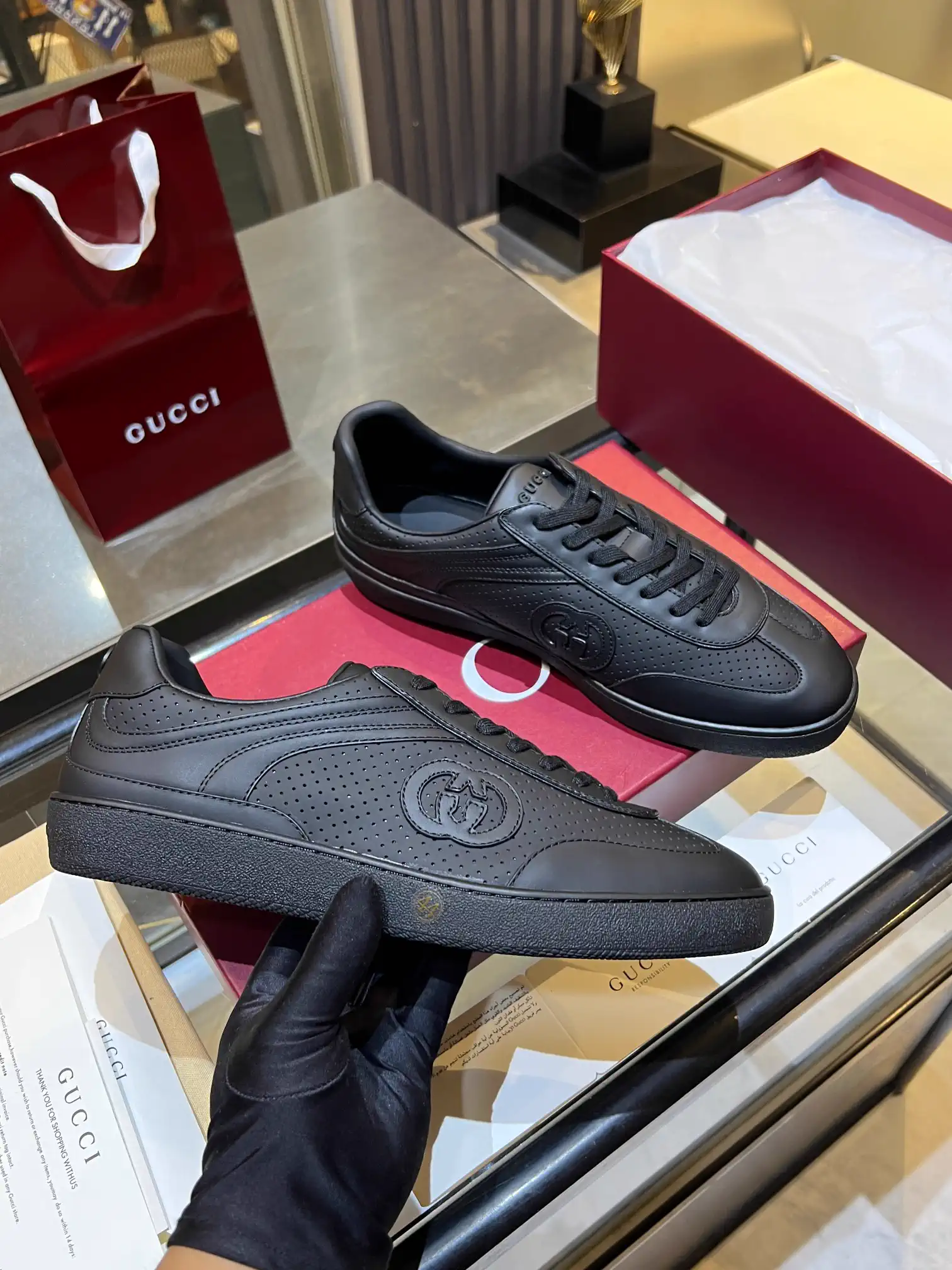 Gucci Unisex Classic Retro Sneakers image 1