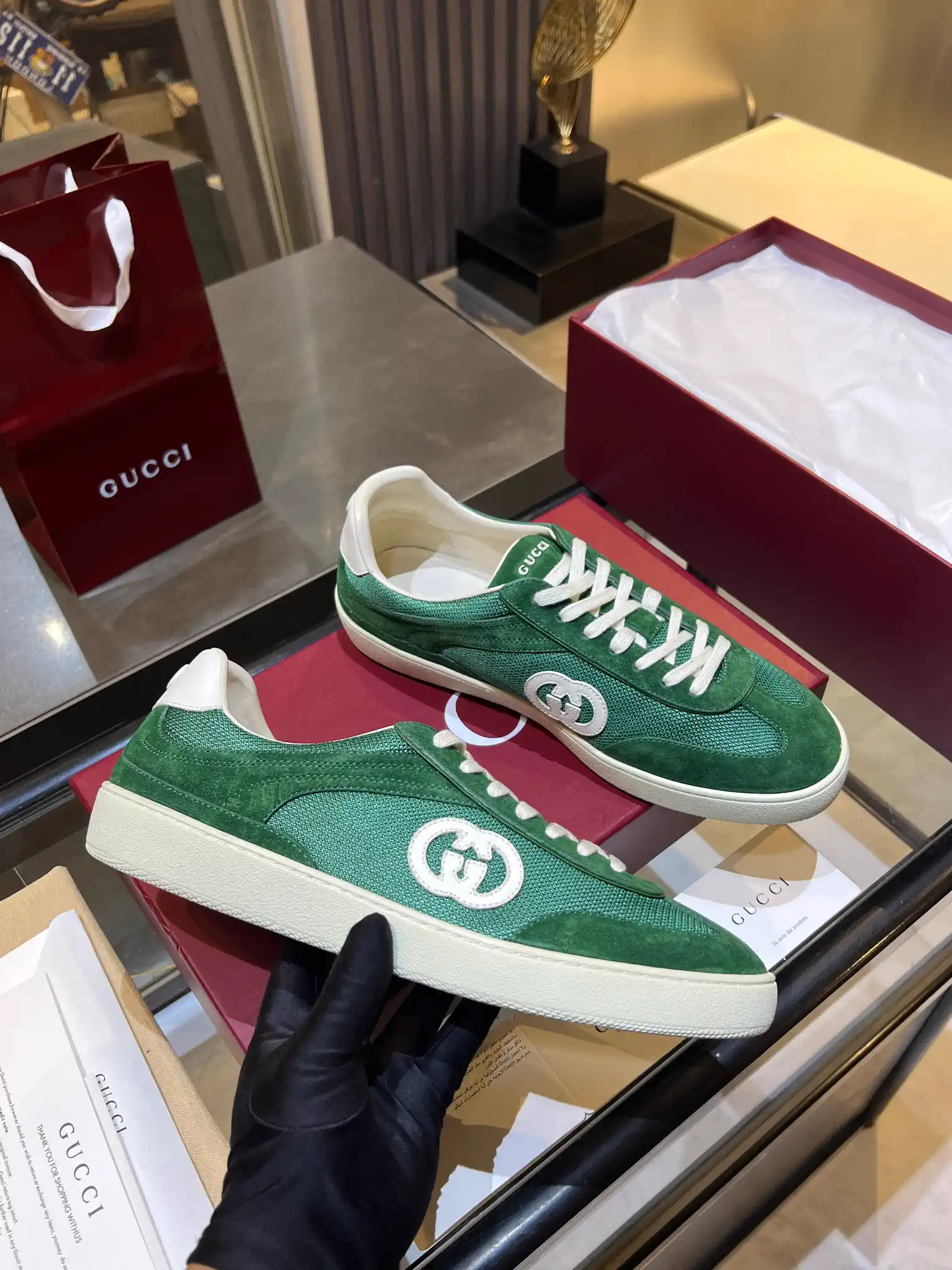 Gucci Unisex Retro Green Low-Top Sneakers image 1