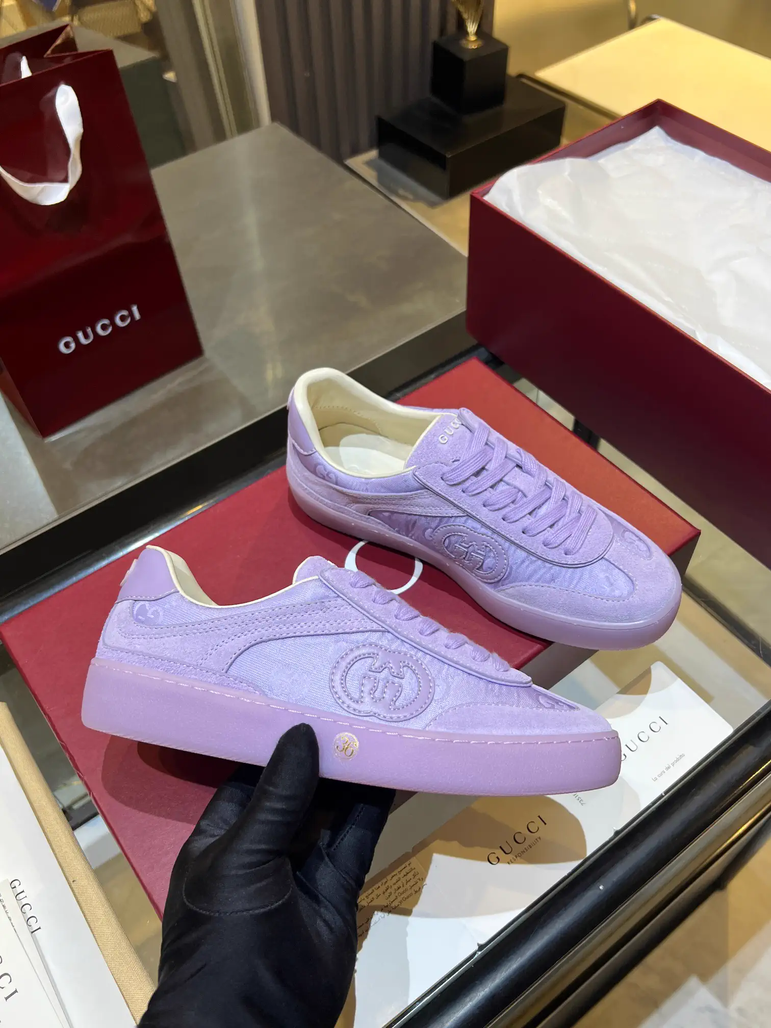 Gucci Retro Low-Top Sneakers image 1