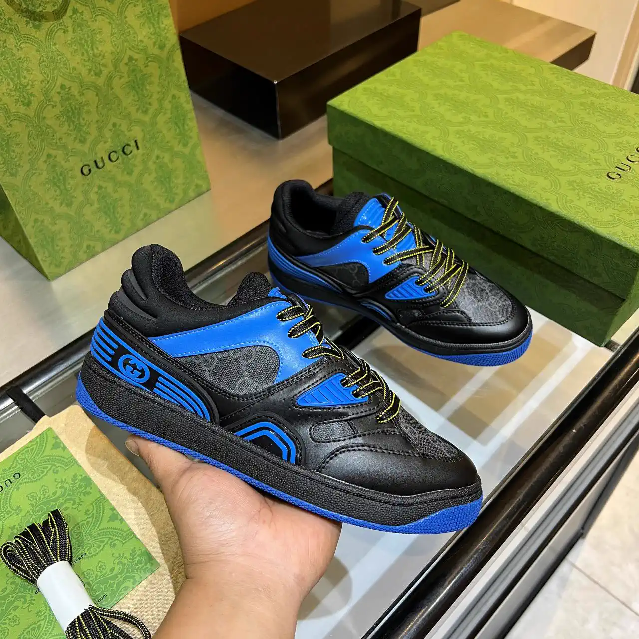 Gucci Low-Top Sneakers image 1