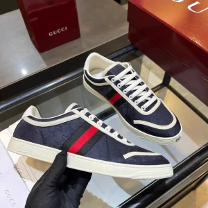 Men's Low-Top Casual Sneakers image 1