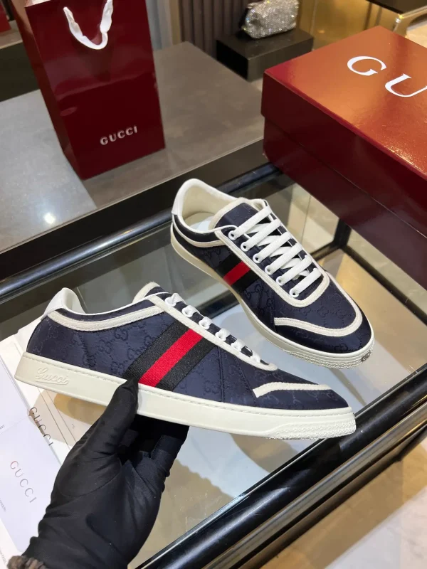 Men's Low-Top Casual Sneakers image 1