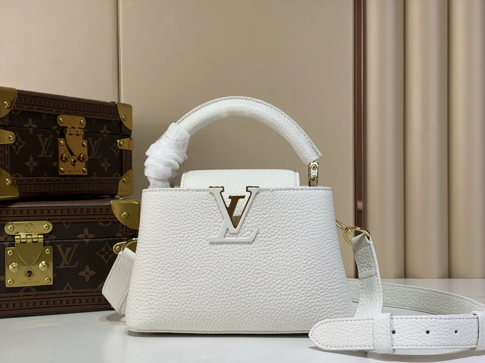Louis Vuitton White Taurillon Leather Capucines Mini Top Handle Bag image 1