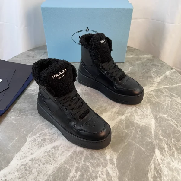 Grained Leather Wool-Lined Shoes image 1
