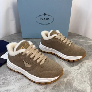 P Brand Latest Style Full Grain Leather and Suede Lining image 1