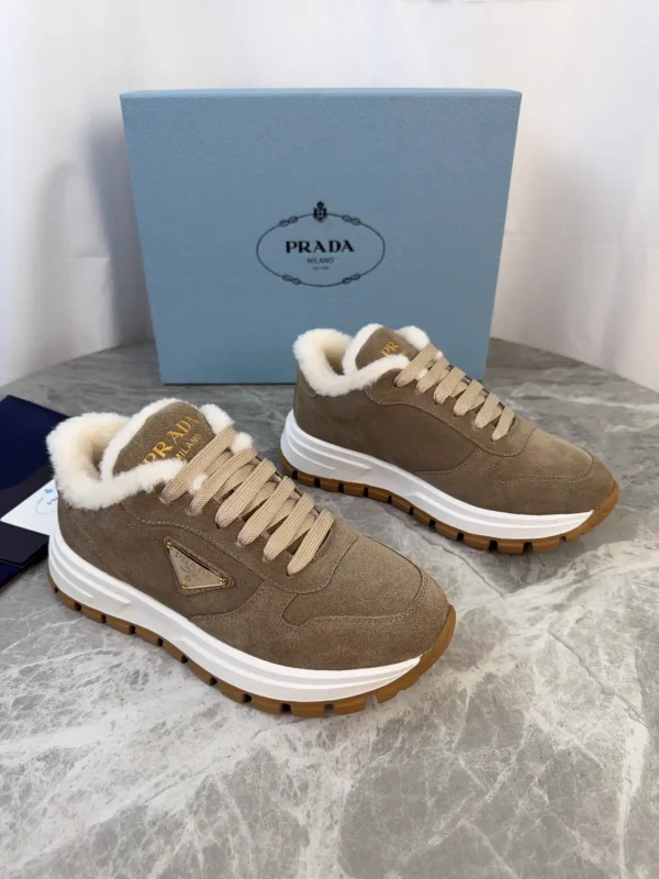 P Brand Latest Style Full Grain Leather and Suede Lining image 1