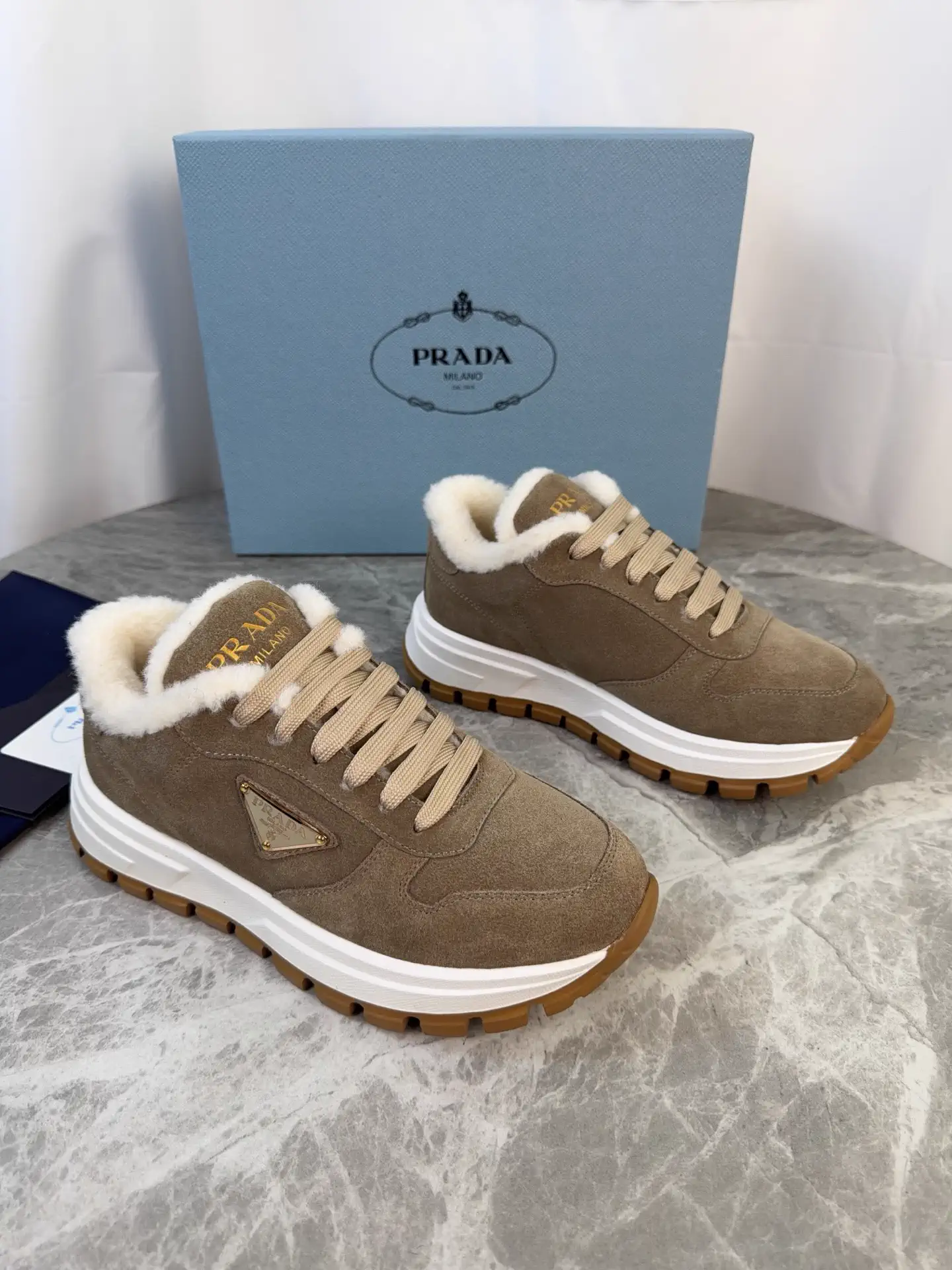P Brand Latest Style Full Grain Leather and Suede Lining image 1