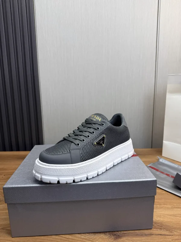 Men's Leather and Mesh Stitching Casual Shoes image 1