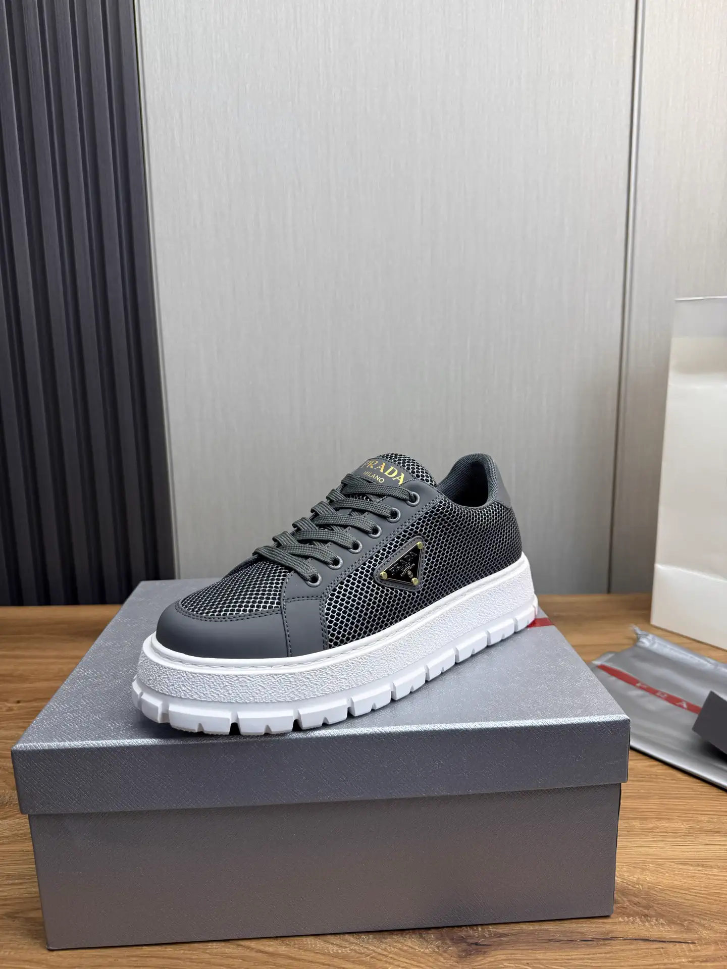 Men's Leather and Mesh Stitching Casual Shoes image 1