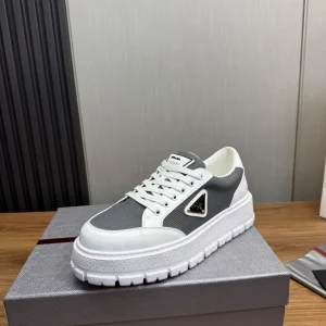 Men's Leather and Mesh Stitching Casual Shoes image 1