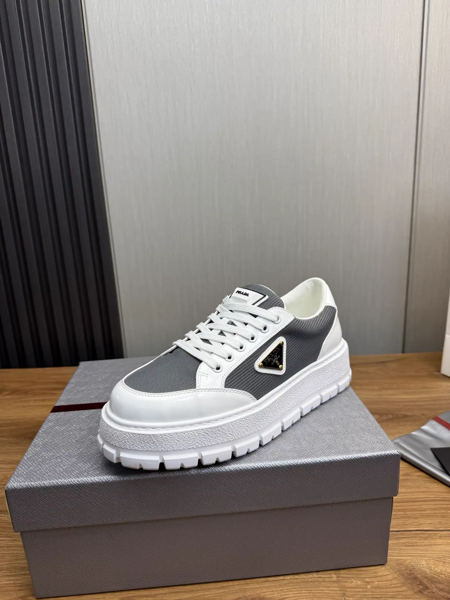 Men's Leather and Mesh Stitching Casual Shoes image 1