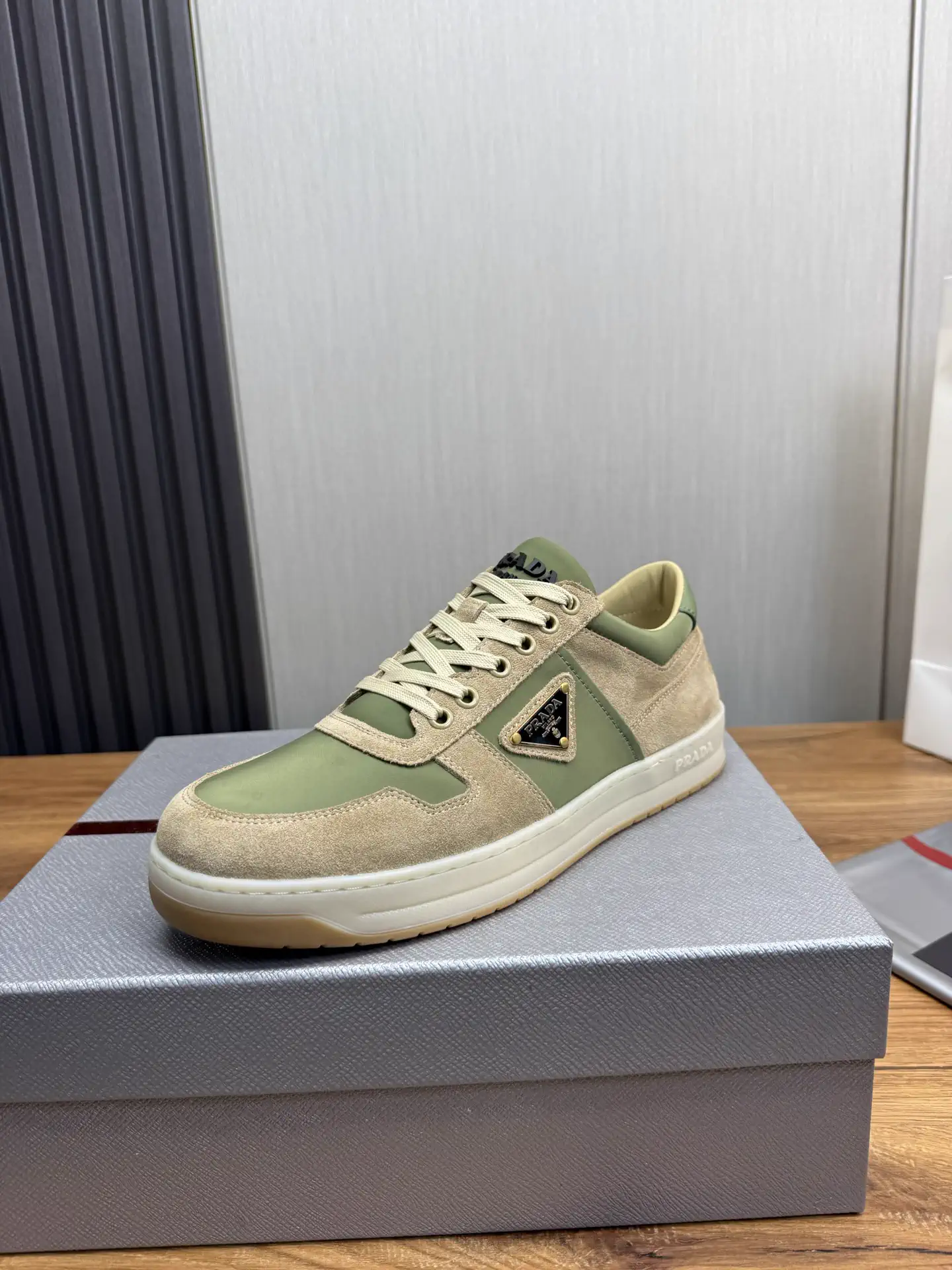 Men's Matte Cowhide Stitched Casual Shoes image 1
