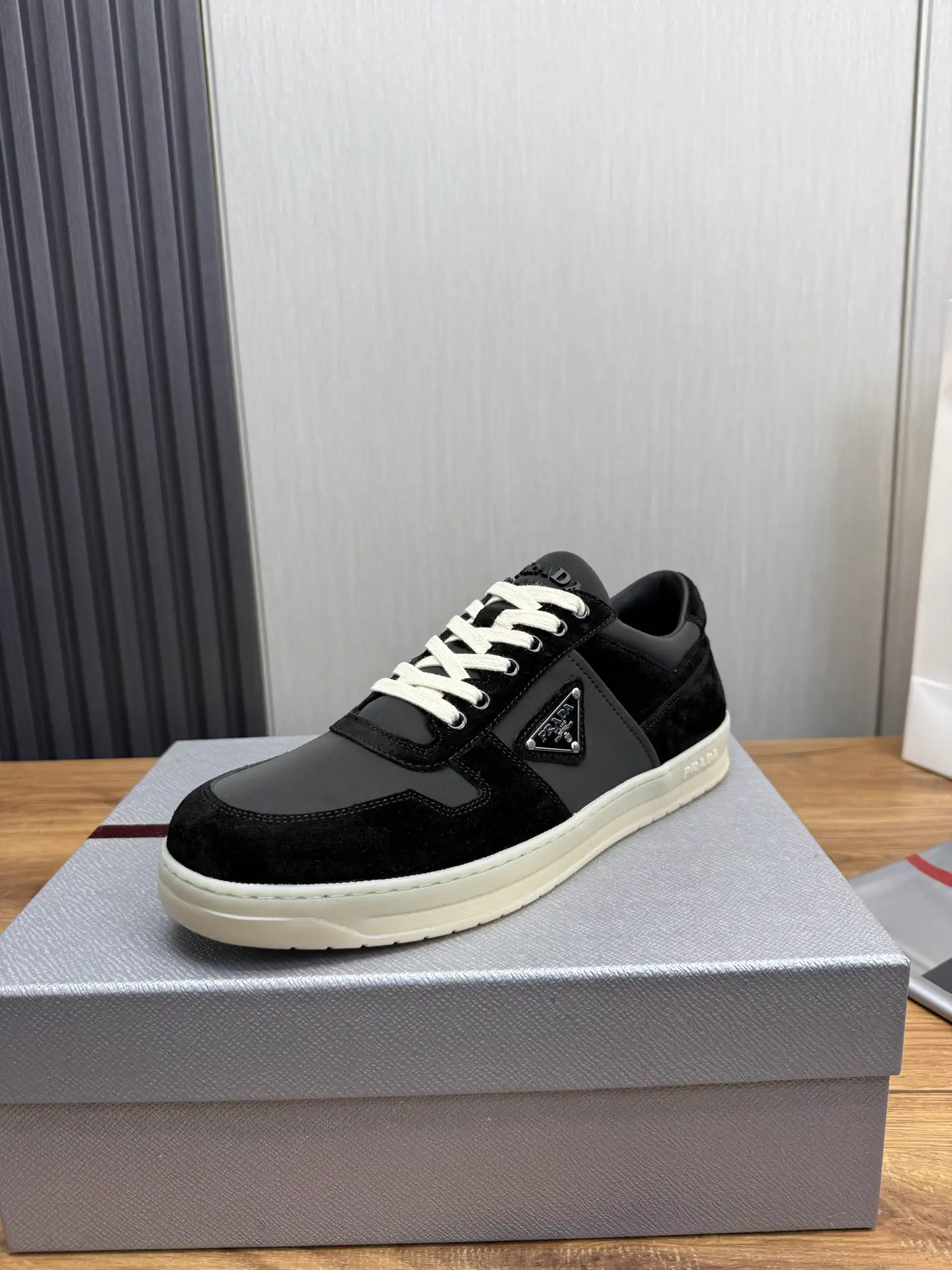 Men's Matte Cowhide Stitching Casual Shoes image 1