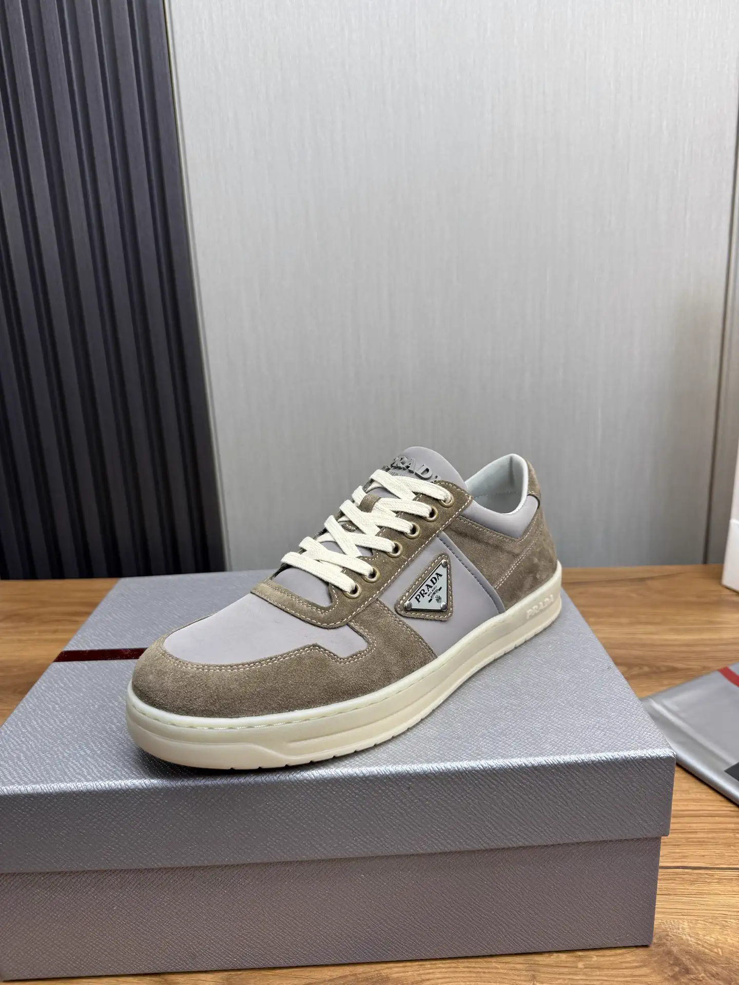 Men's Matte Cowhide Stitching Casual Shoes image 1