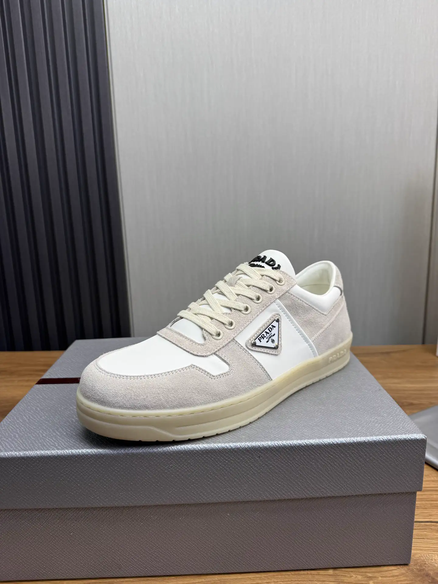 Men's Matte Cowhide Stitched Casual Shoes image 1