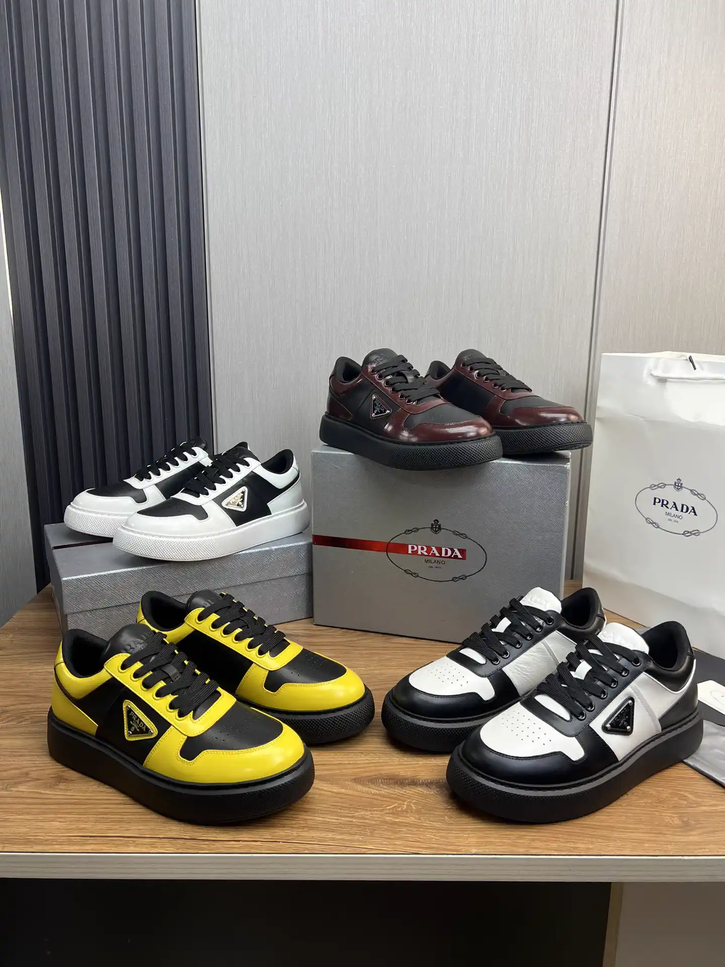 Men's Leather and Mesh Stitching Casual Shoes image 1