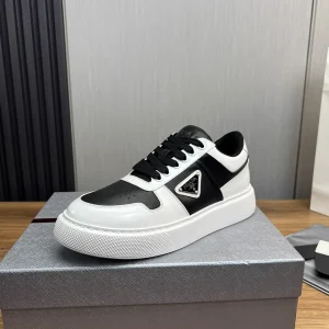 Men's Leather and Mesh Stitching Casual Shoes image 1