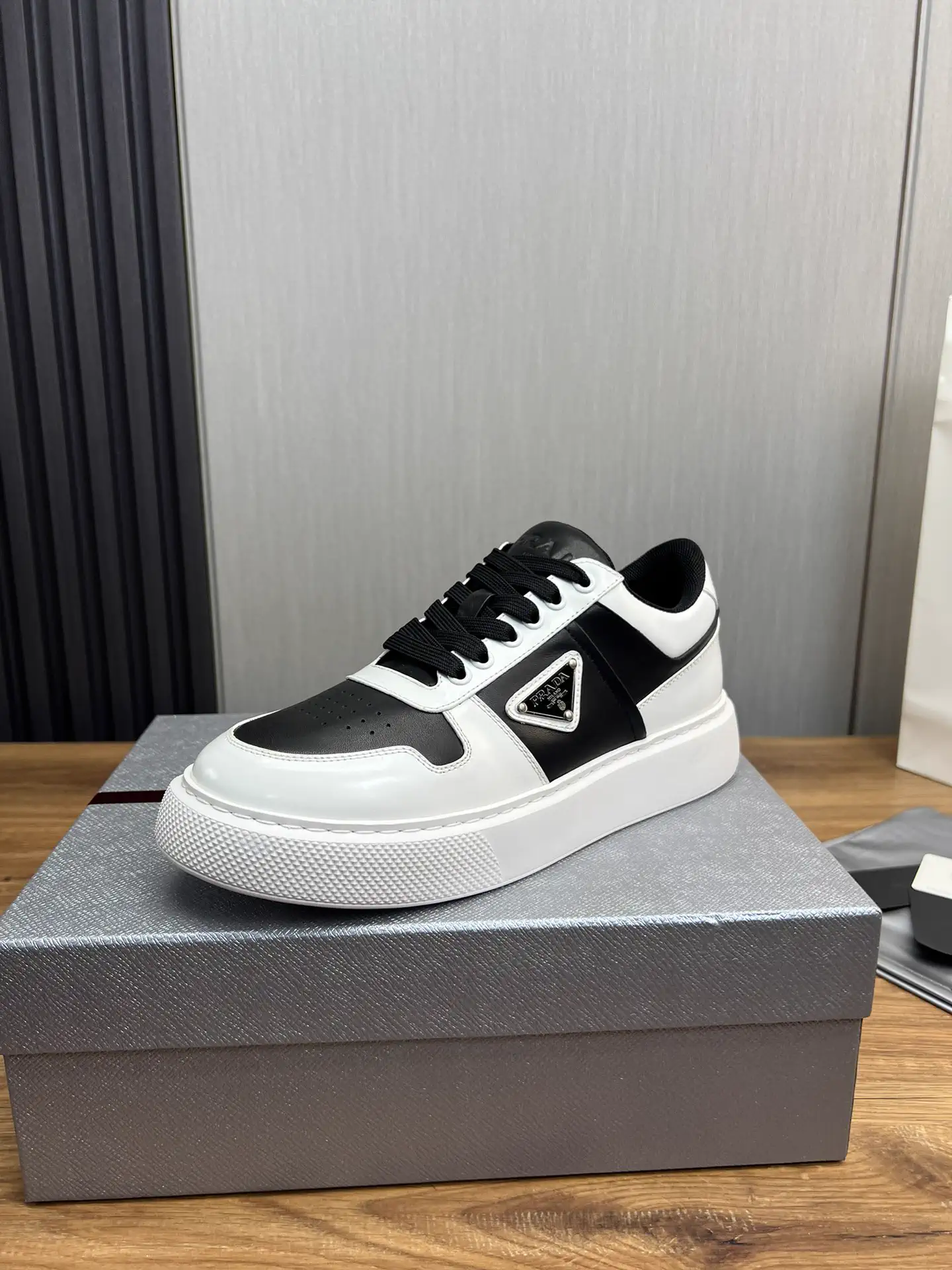 Men's Leather and Mesh Stitching Casual Shoes image 1