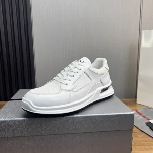 Men's Leather and Mesh Stitching Casual Shoes image 1