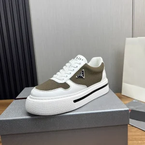 Men's Leather and Mesh Stitching Casual Shoes image 1