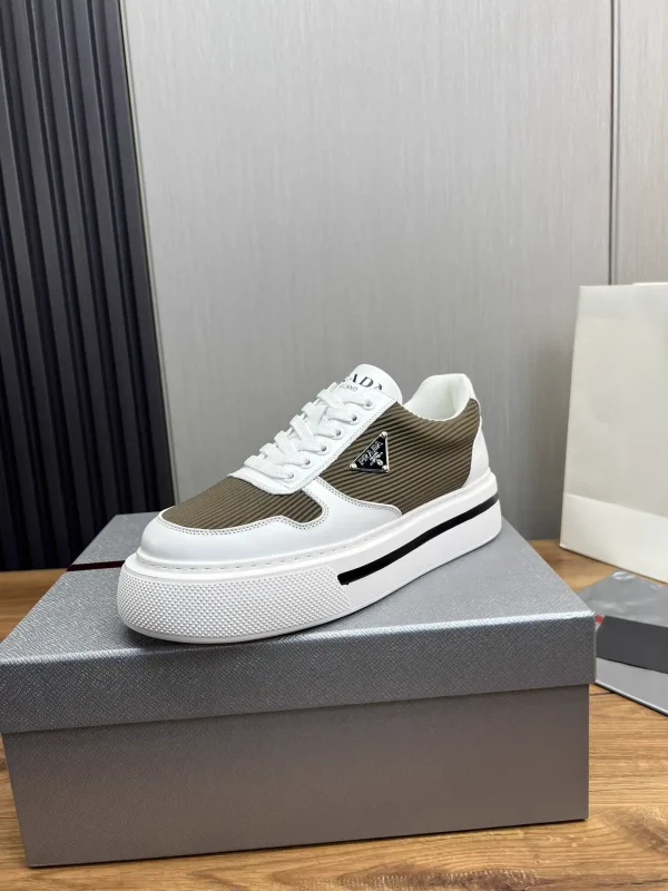 Men's Leather and Mesh Stitching Casual Shoes image 1
