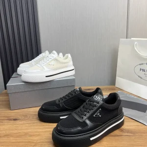Men's Leather and Mesh Stitching Casual Shoes image 1