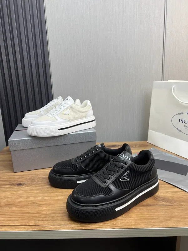 Men's Leather and Mesh Stitching Casual Shoes image 1