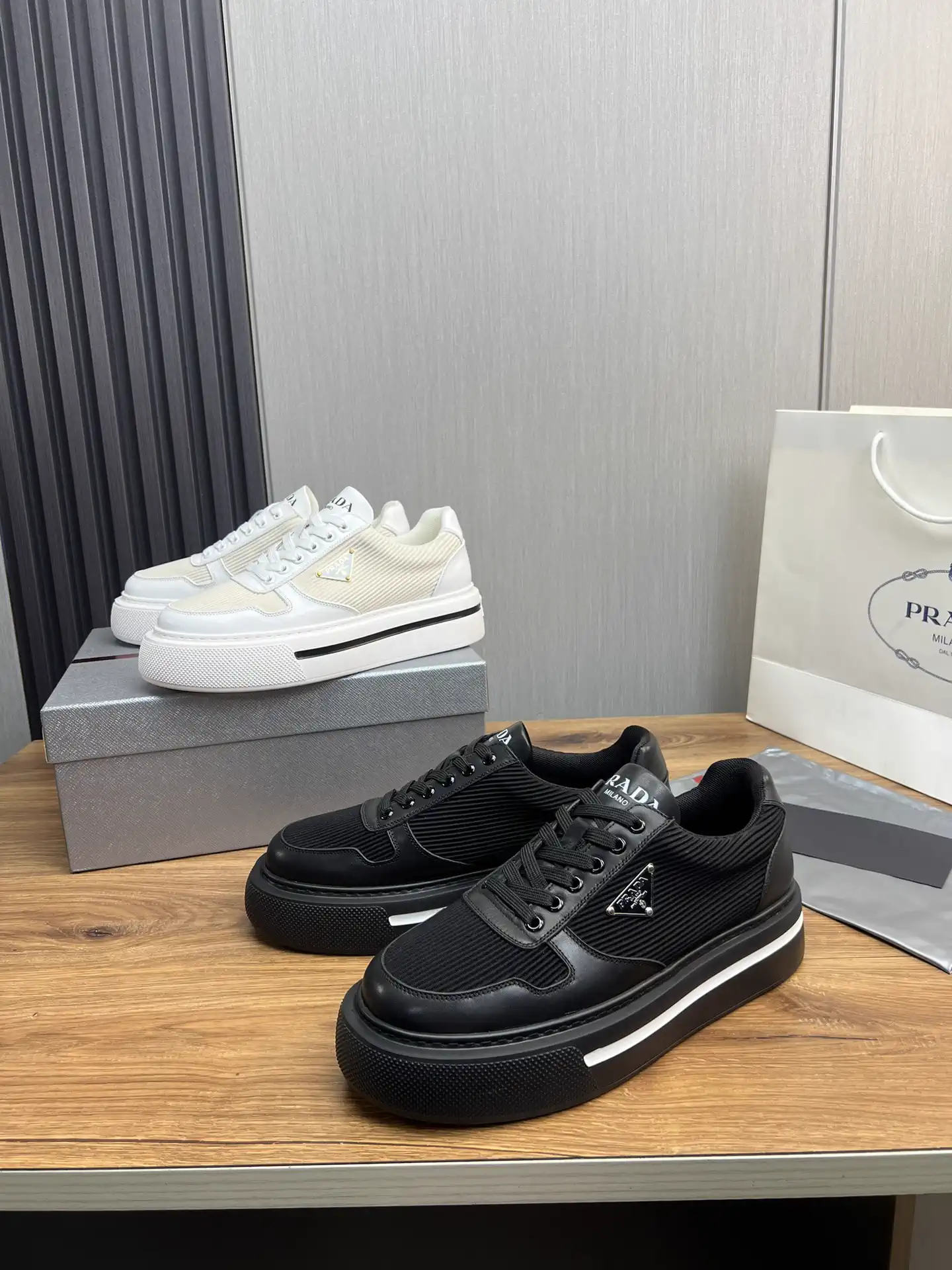Men's Leather and Mesh Stitching Casual Shoes image 1