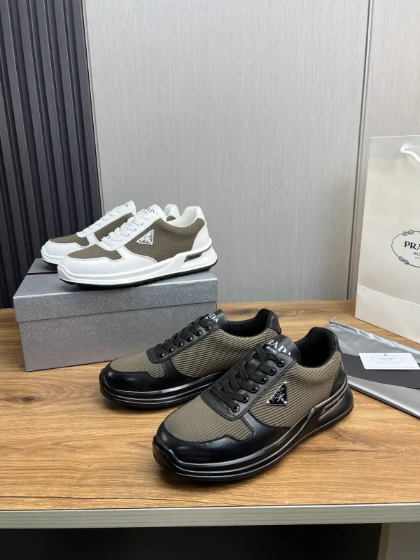 Men's Leather and Mesh Stitching Casual Shoes image 1