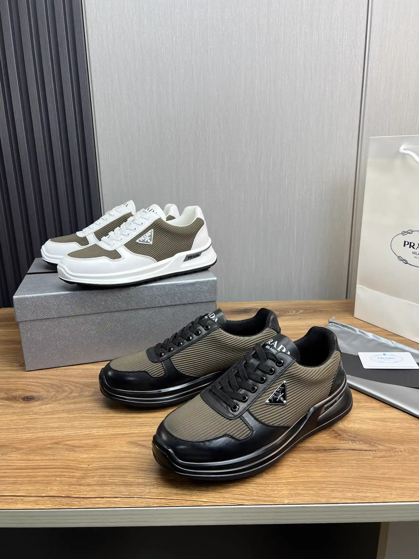 Men's Leather and Mesh Stitching Casual Shoes image 1