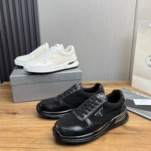 Men's Leather and Mesh Stitching Casual Shoes image 1