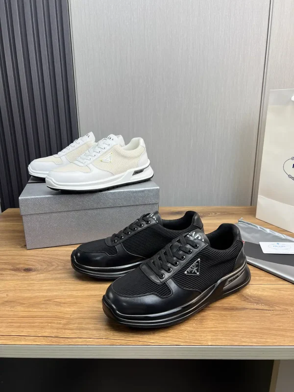 Men's Leather and Mesh Stitching Casual Shoes image 1