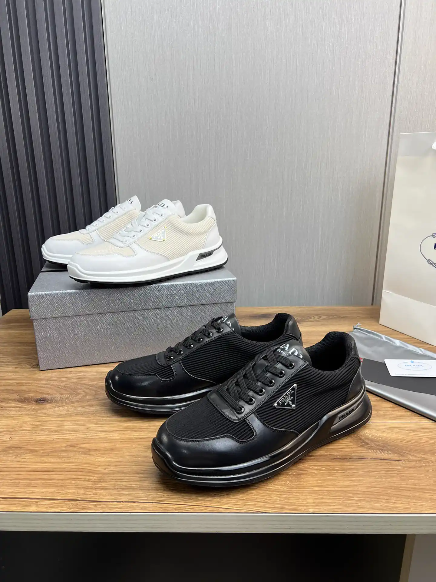 Men's Leather and Mesh Stitching Casual Shoes image 1