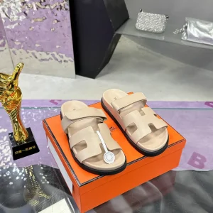 Hermès 2025 SS Unisex Solid Wood Sole Leather Shoes image 1