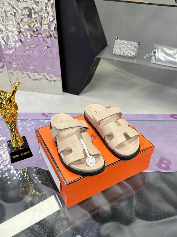 Hermès 2025 SS Unisex Solid Wood Sole Leather Shoes image 1